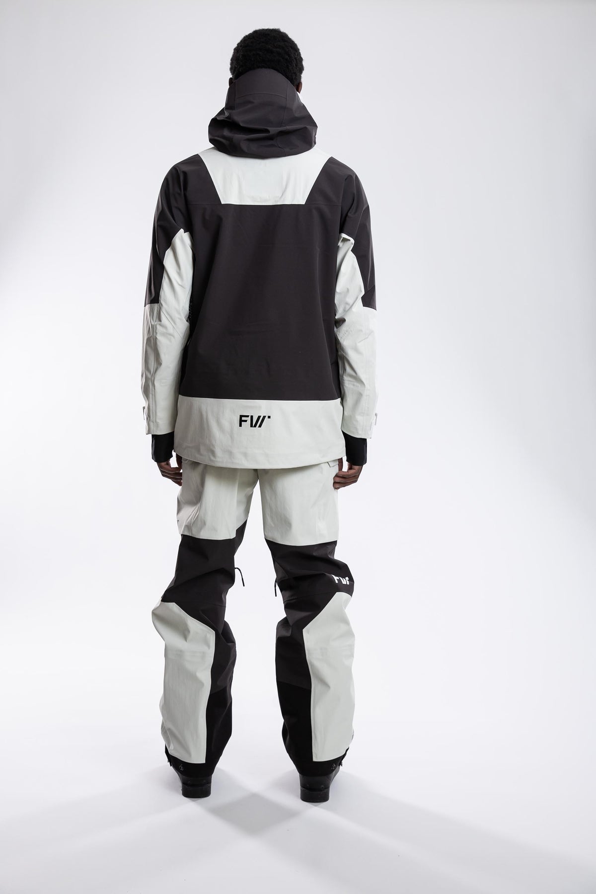 FW003-MFSJ-W26-BLK_7518 back