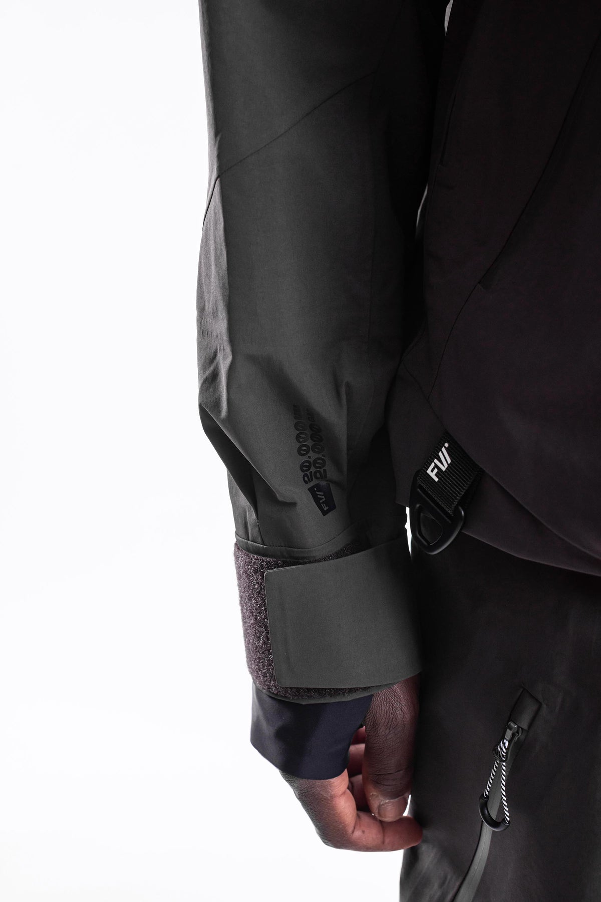 FW008-CSJM-W26-BLK_1072