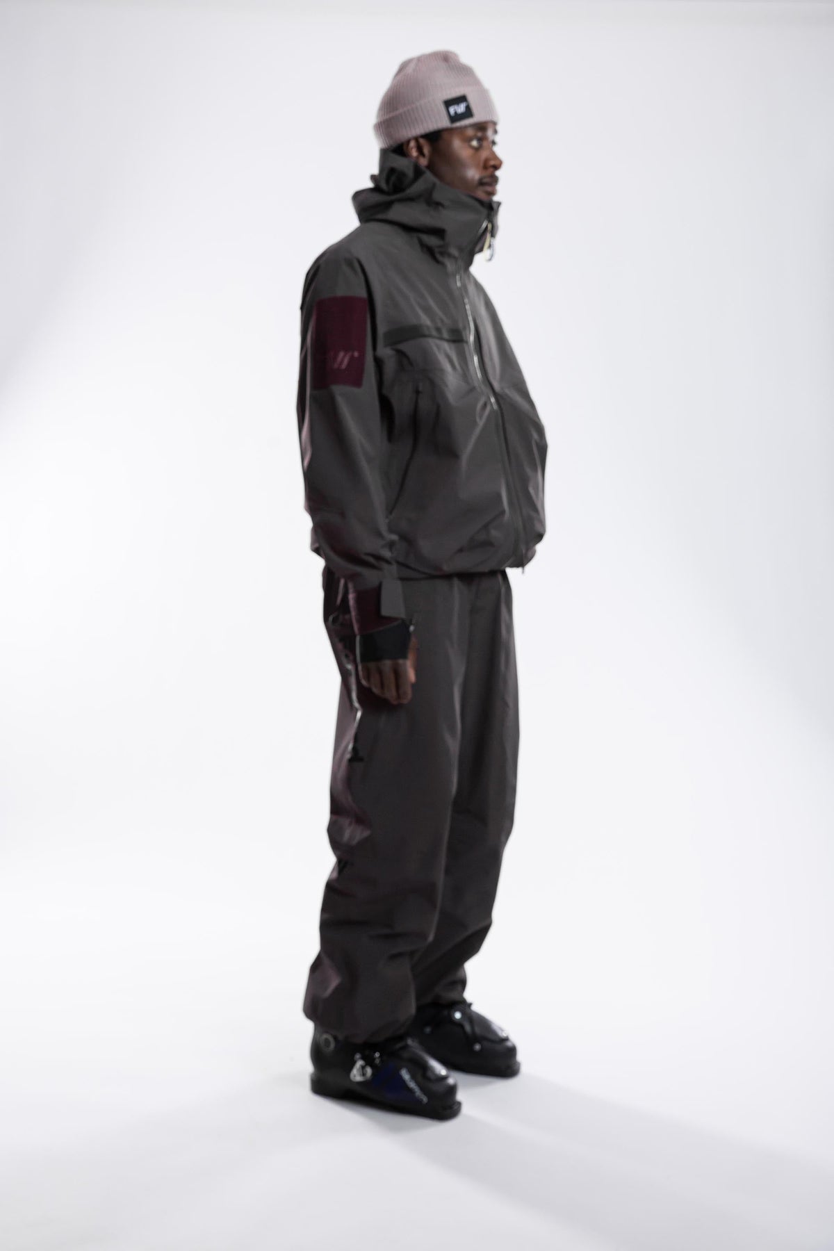 FW008-CSJM-W26-BLK_7801 side