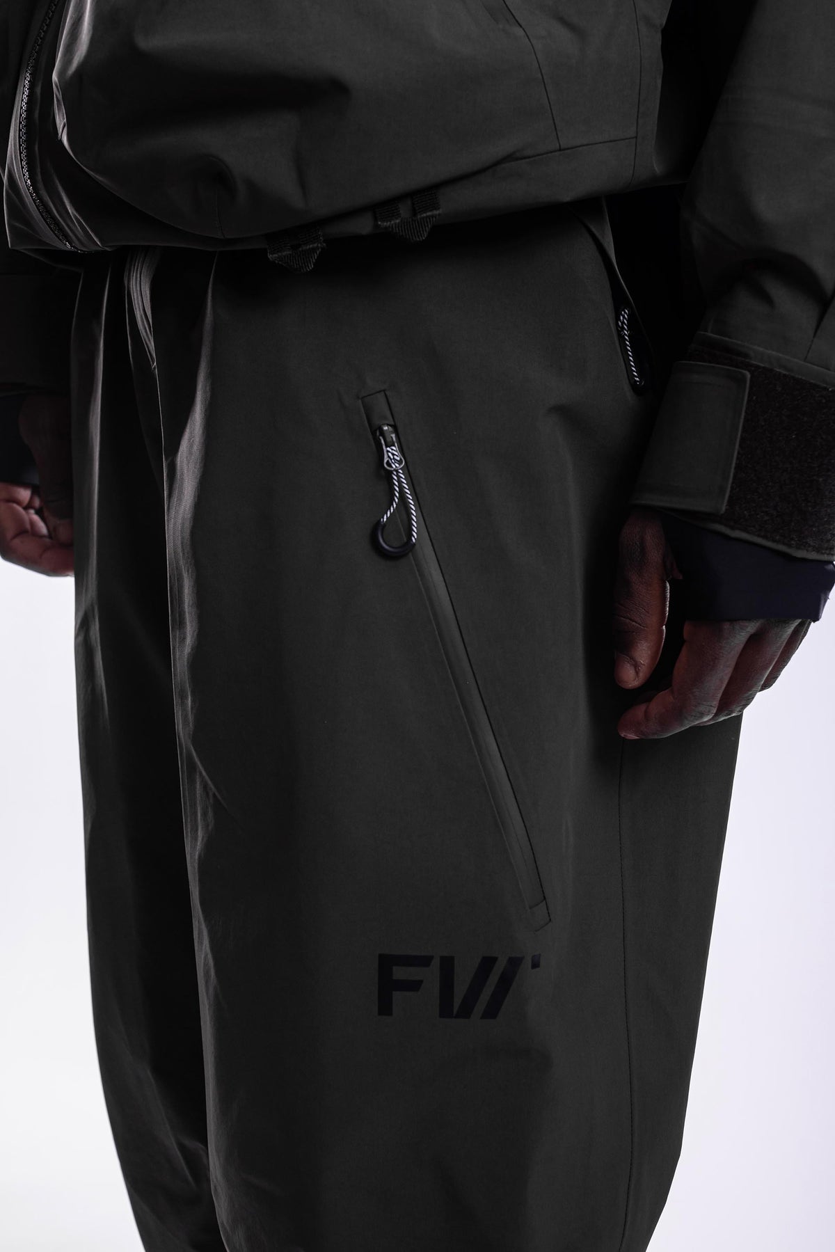 FW009-CSPU-W26-BLK_1068