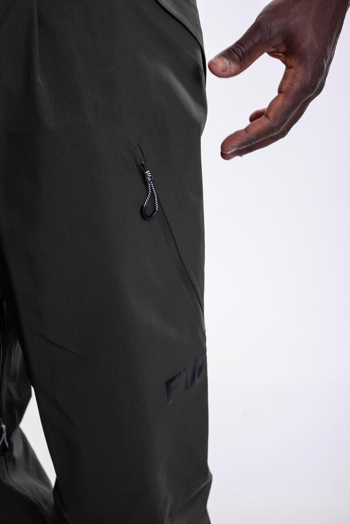 FW009-CSPU-W26-BLK_1081