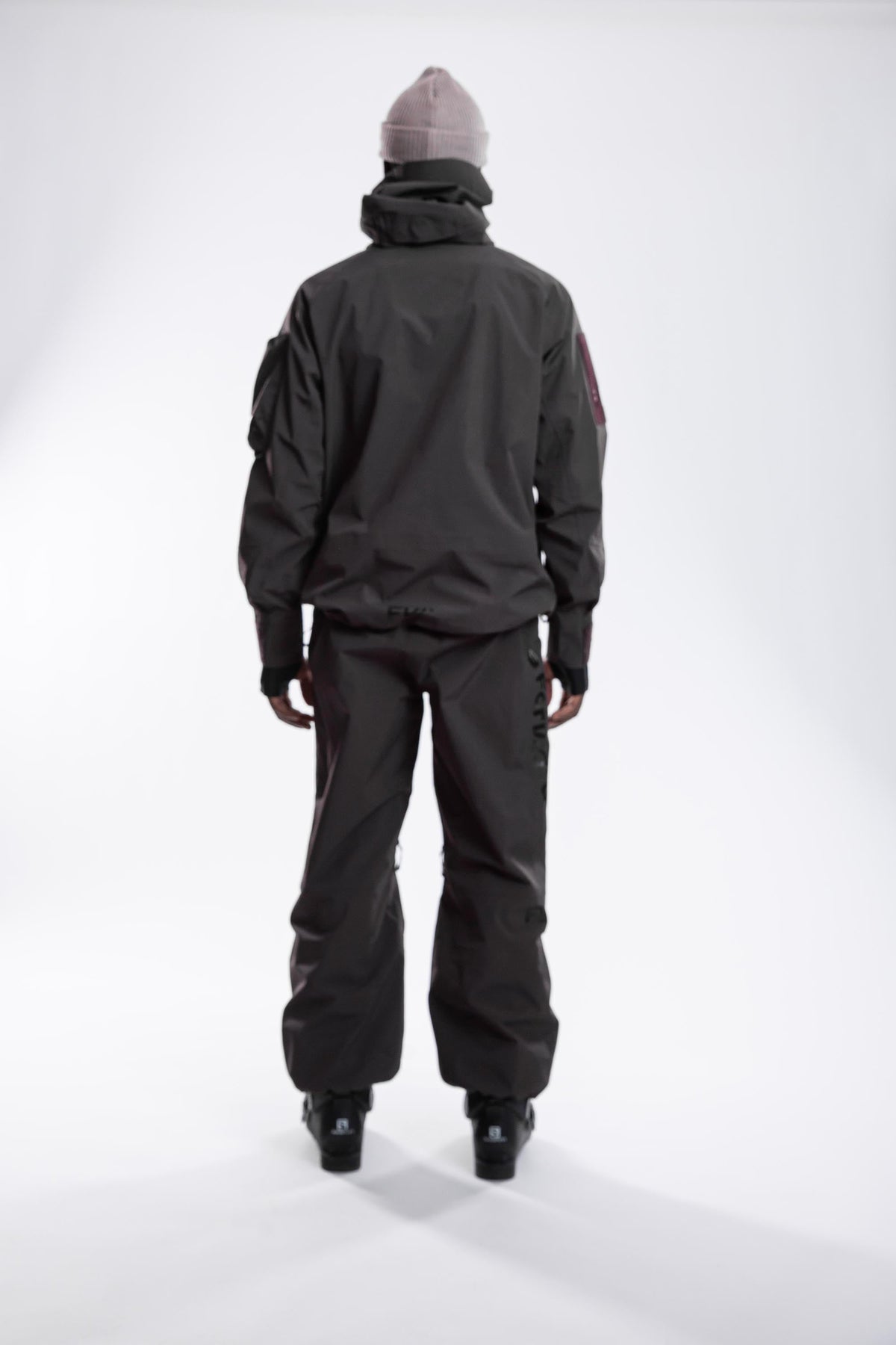 FW009-CSPU-W26-BLK_7803 back