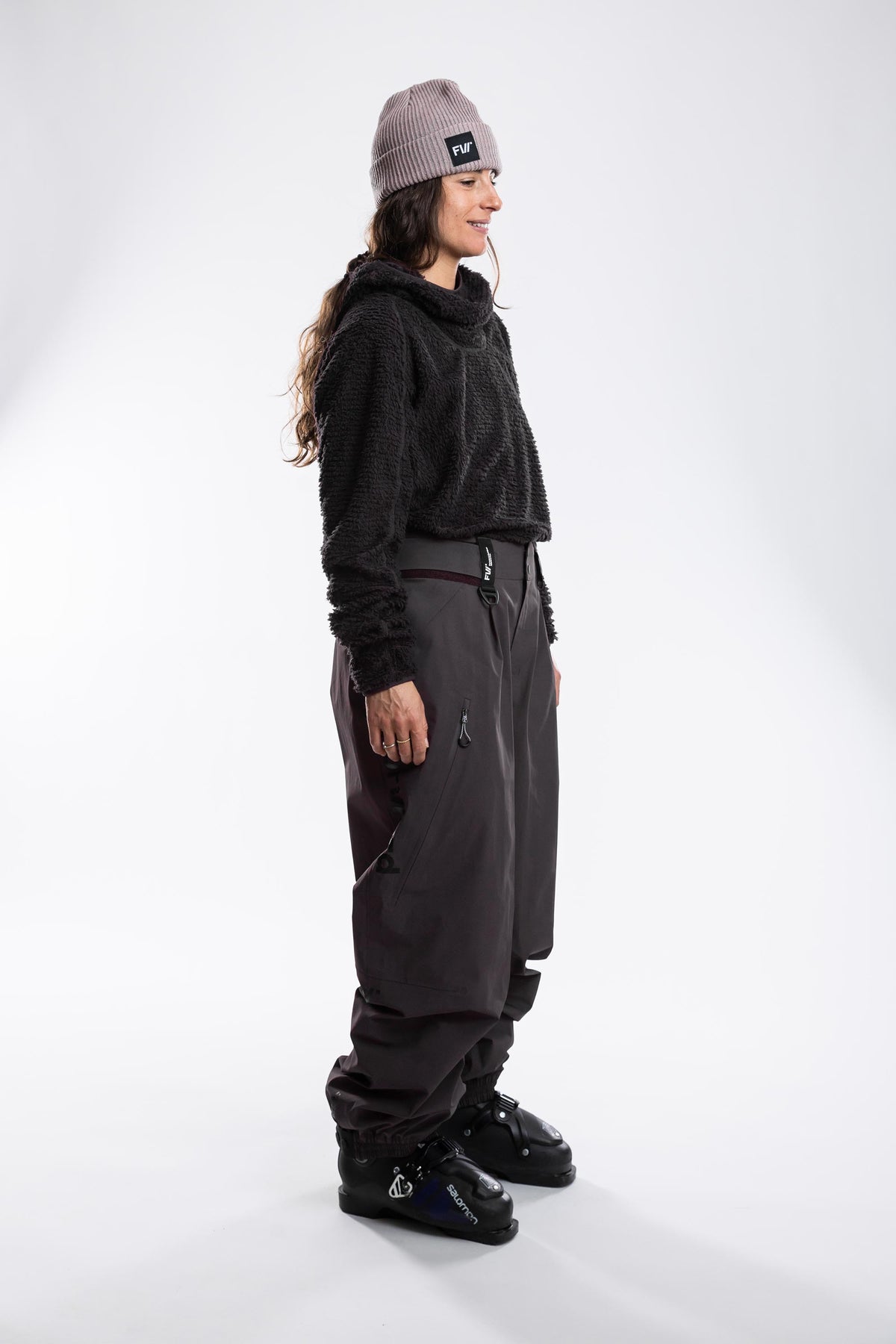 FW009-CSPU-W26-BLK_7992 side