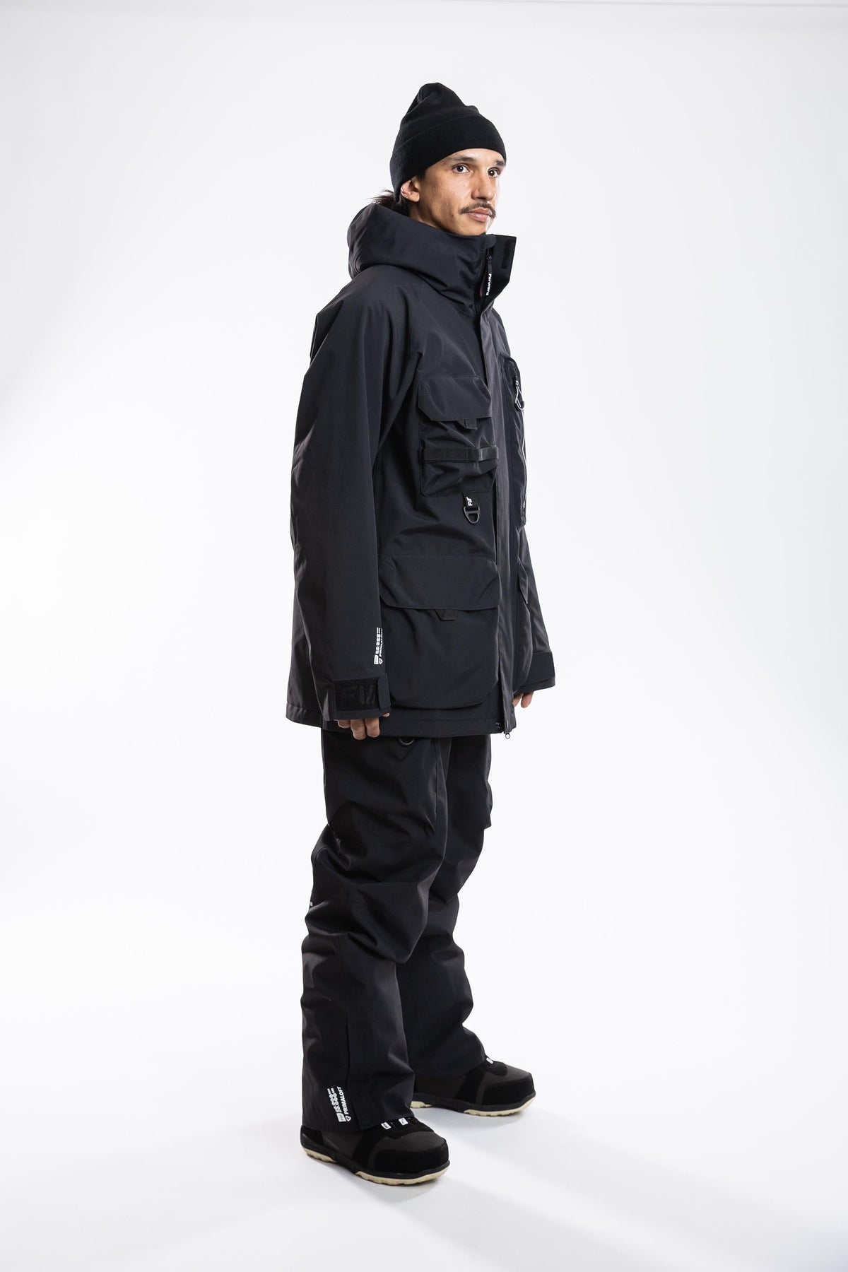 FW010-CCJU-W26-BLK_7743 side
