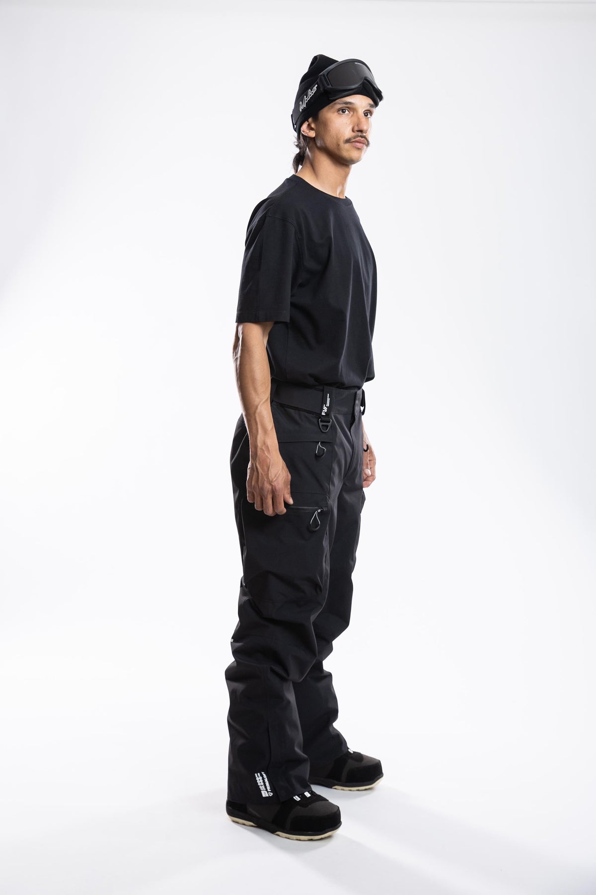 FW011-CCPU-W26-BLK_7752 side
