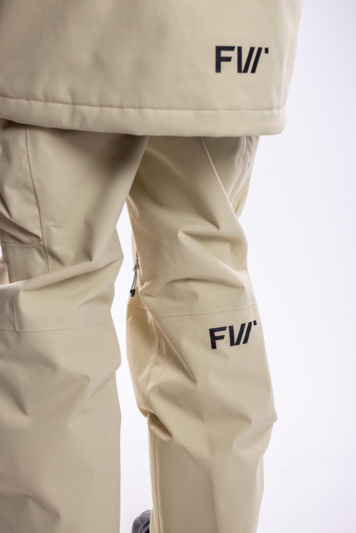 FW011-CCPU-W26-GLD_0758