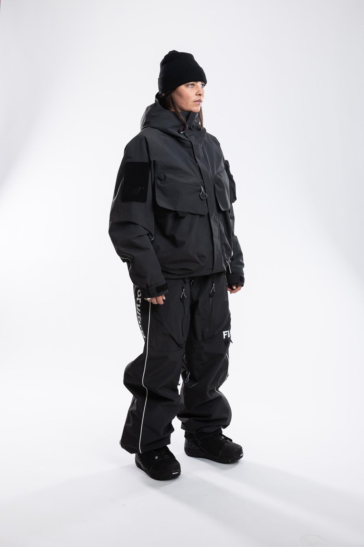 FW012-CJJU-W26-BLK_8027 side