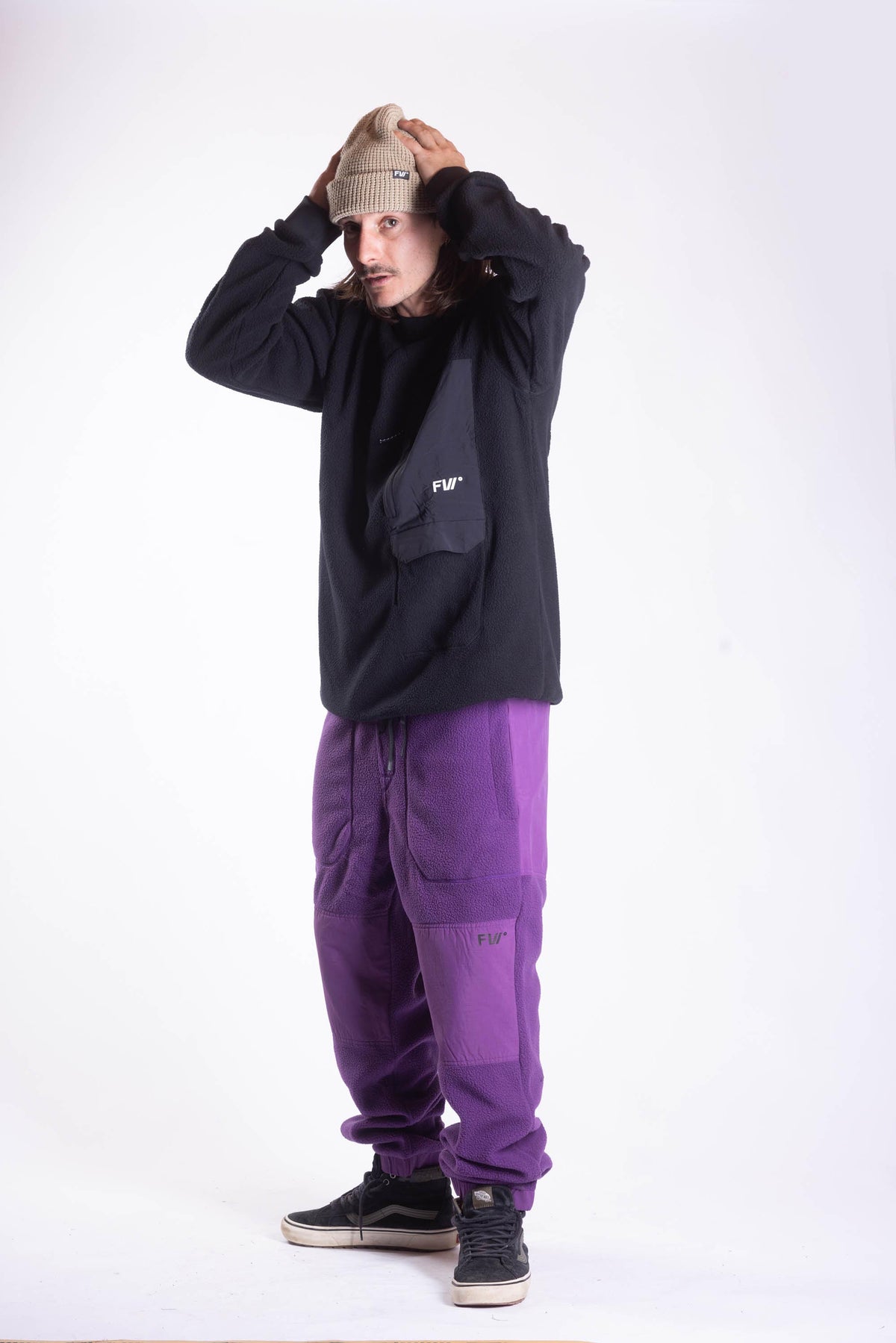 FW056-SFCM-W26-BLK_6775 side