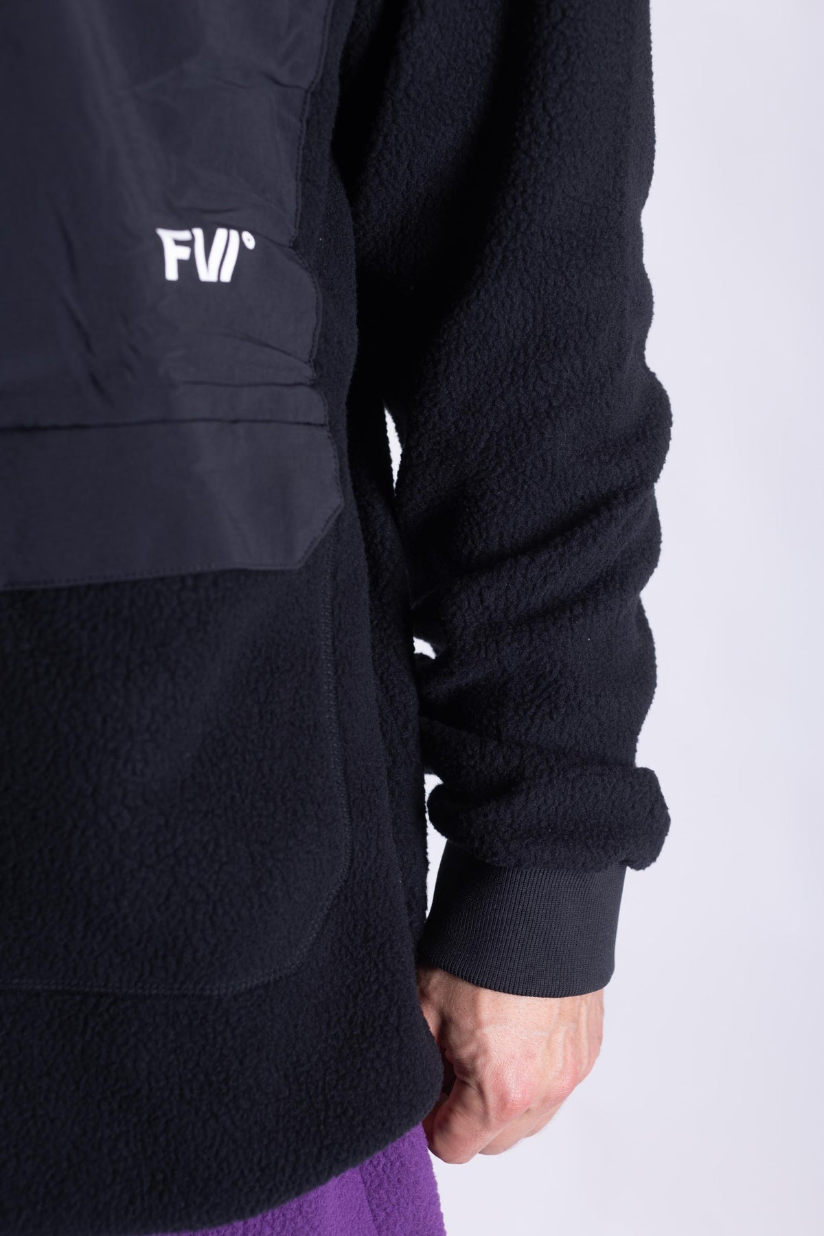 FW056-SFCM-W26-BLK_9576