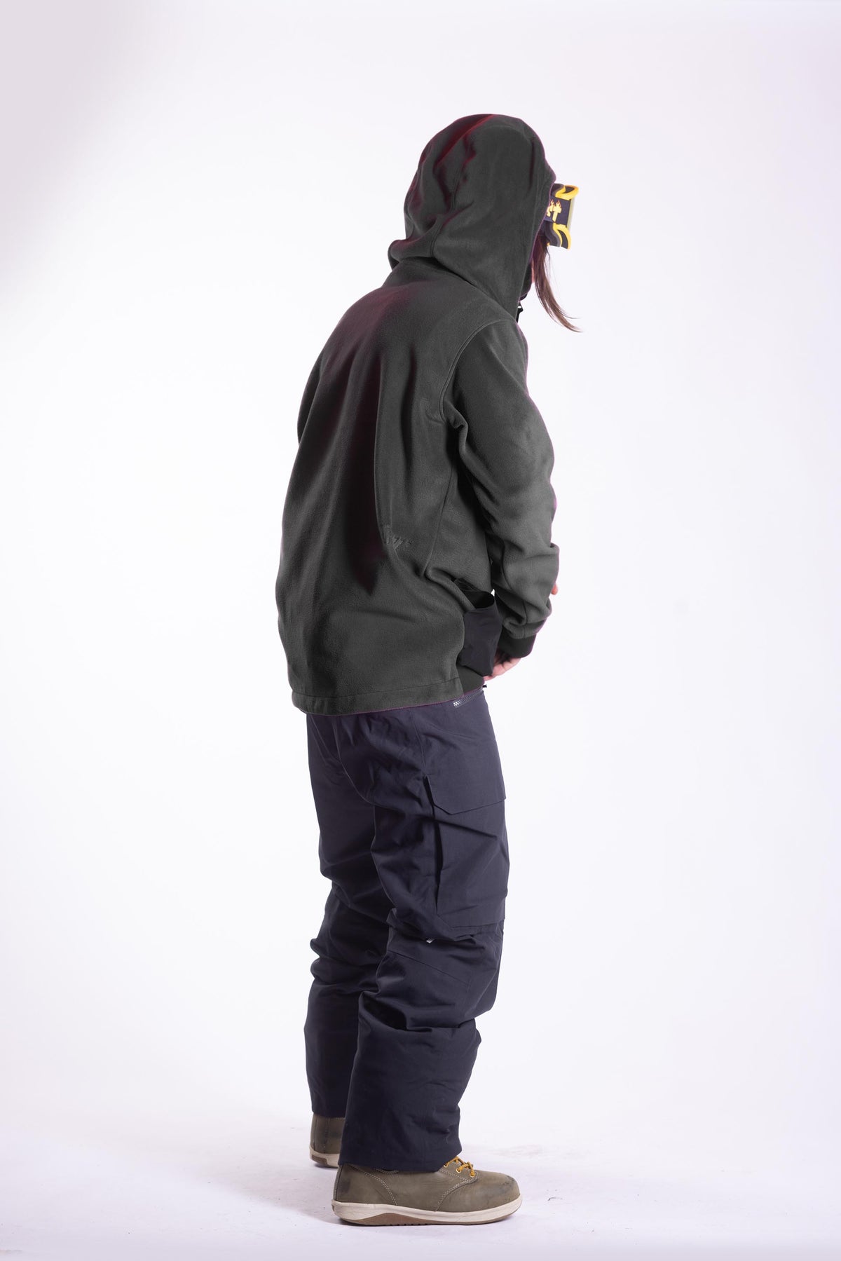 FW059-CFHM-W26-BLK_6463 side