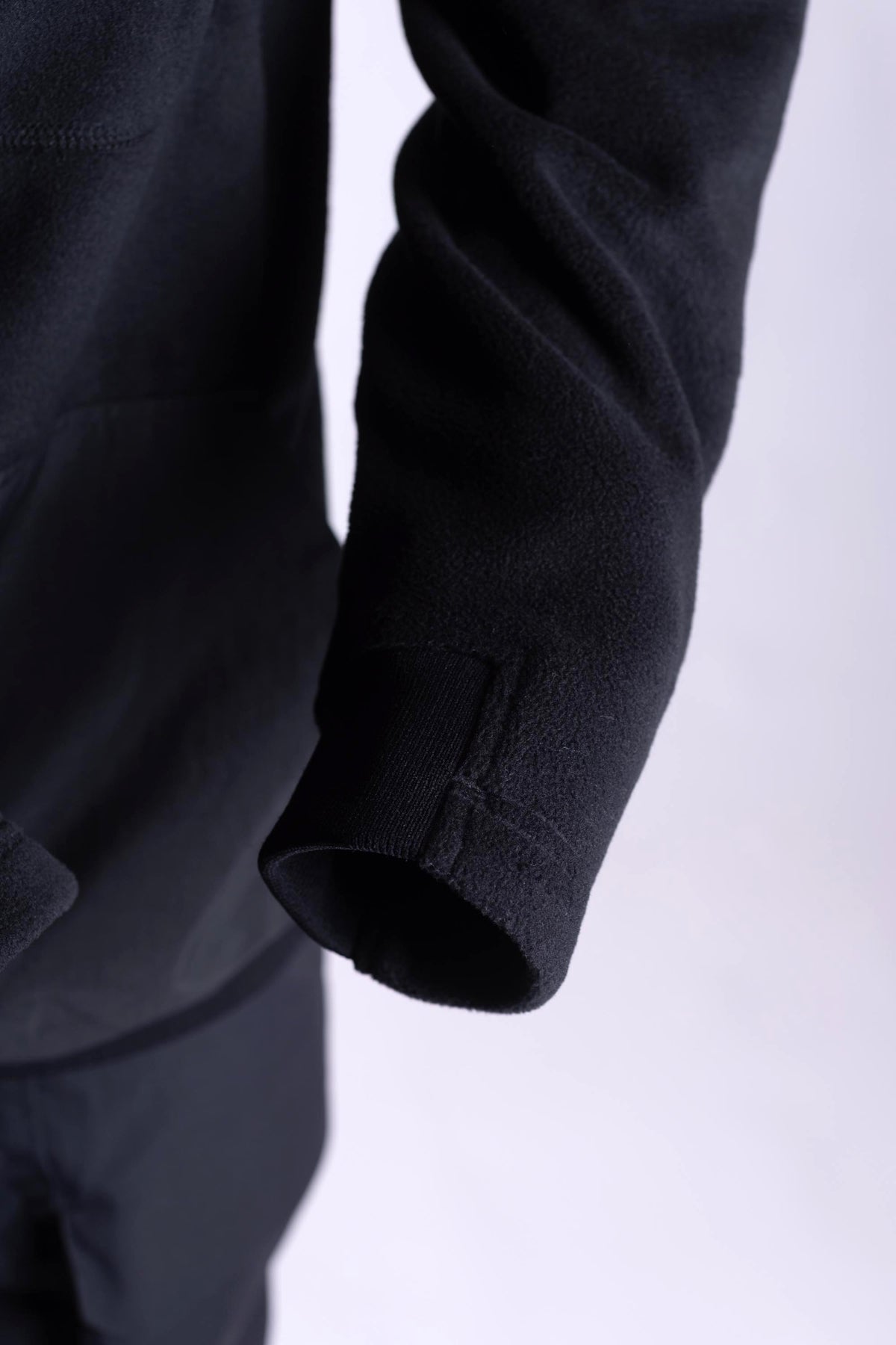 FW059-CFHM-W26-BLK_9420