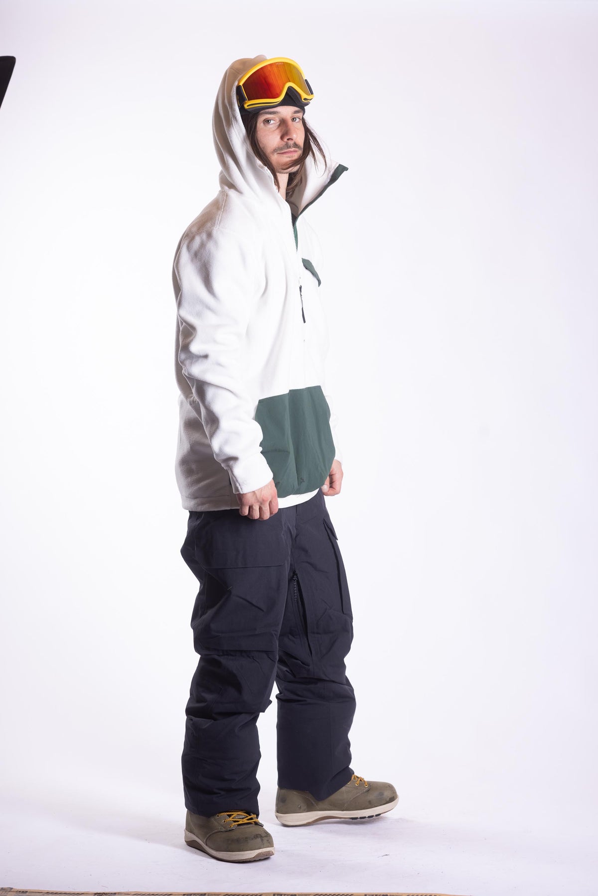 FW059-CFHM-W26-WHT_6473 side